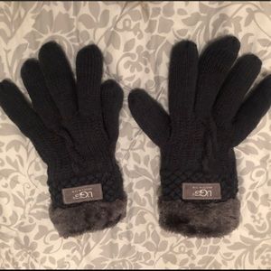 Charcoal Gray Fuzzy Ugg Gloves